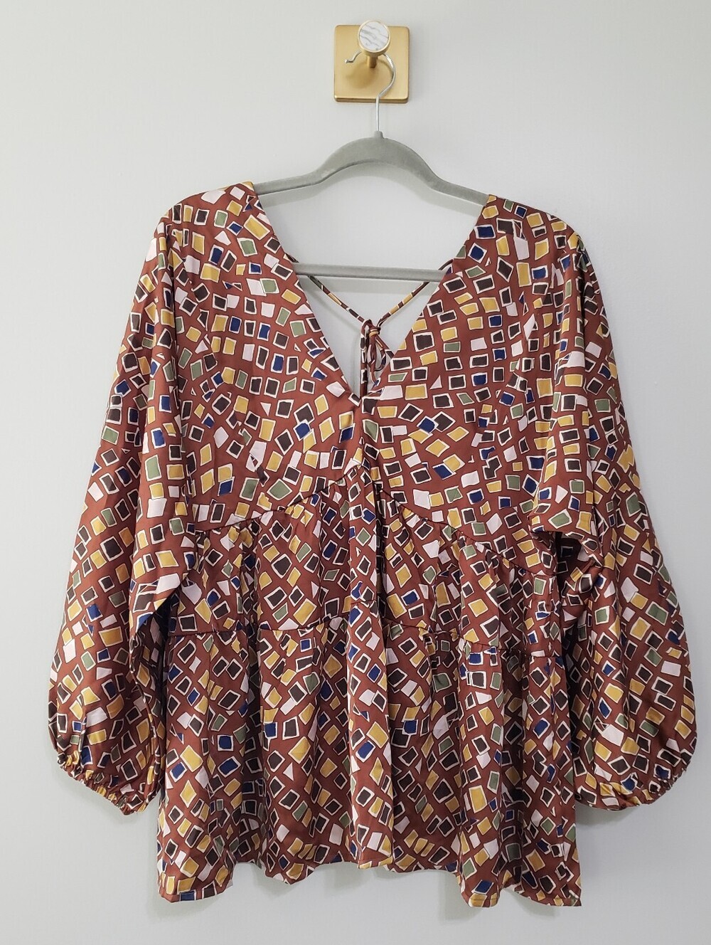 Entro NWT Geometric Blouse Medium Brown Multicolor Tie-Back Dolman Babydoll Boho